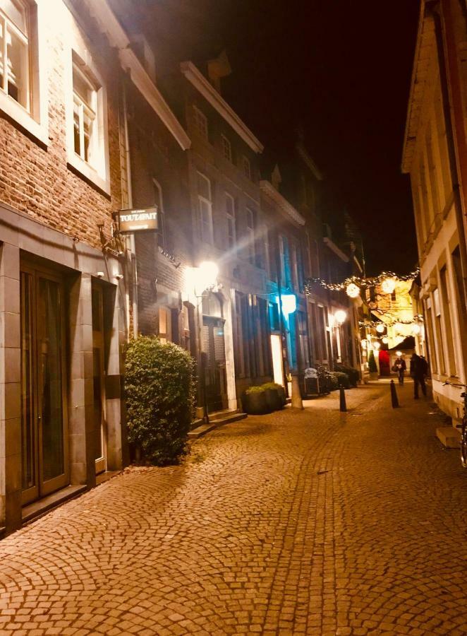 Maison Au Cheval Noir Маастрихт Экстерьер фото